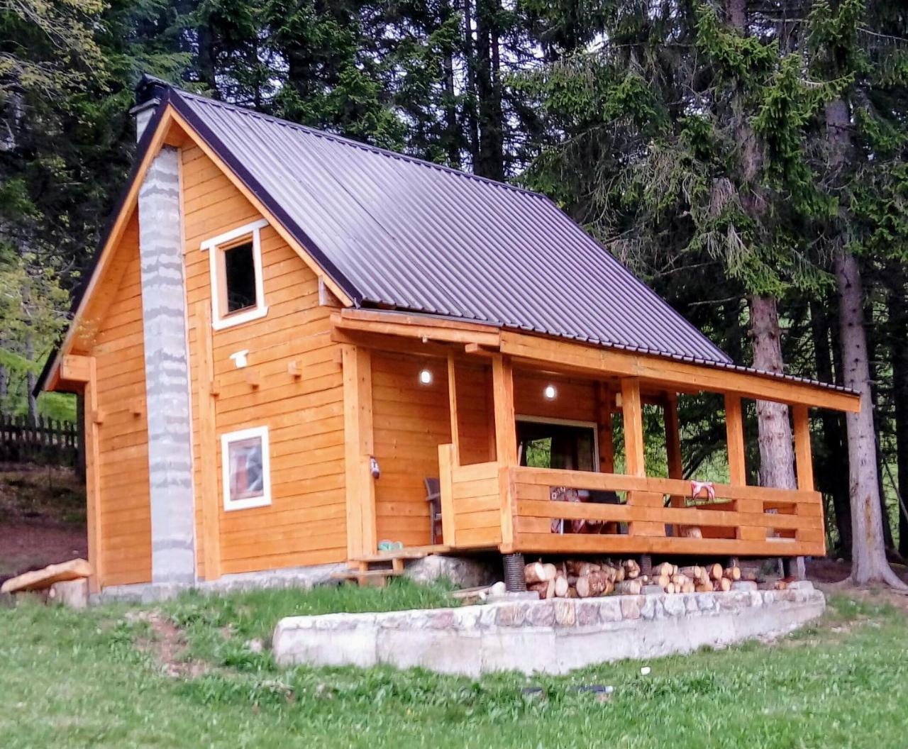 Peaks Of The Ballkans Tour Hostel Peje Exterior photo