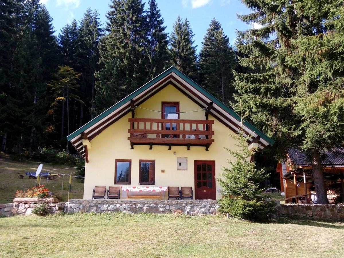 Peaks Of The Ballkans Tour Hostel Peje Exterior photo